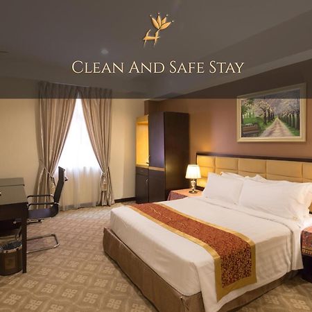 Hallmark Crown Hotel Melaka Zewnętrze zdjęcie