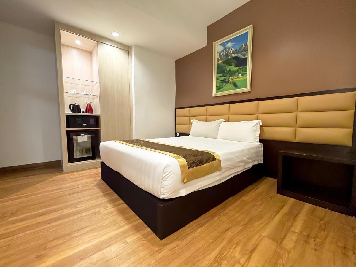 Hallmark Crown Hotel Melaka Zewnętrze zdjęcie